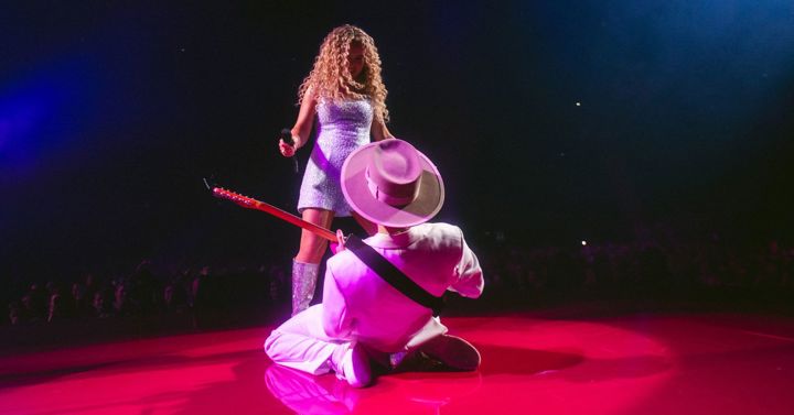 Rosa scenegulv i plexiglass